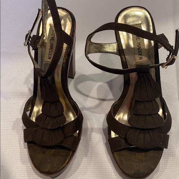 Dark Brown super cute wood look heels - Picture 4 of 4